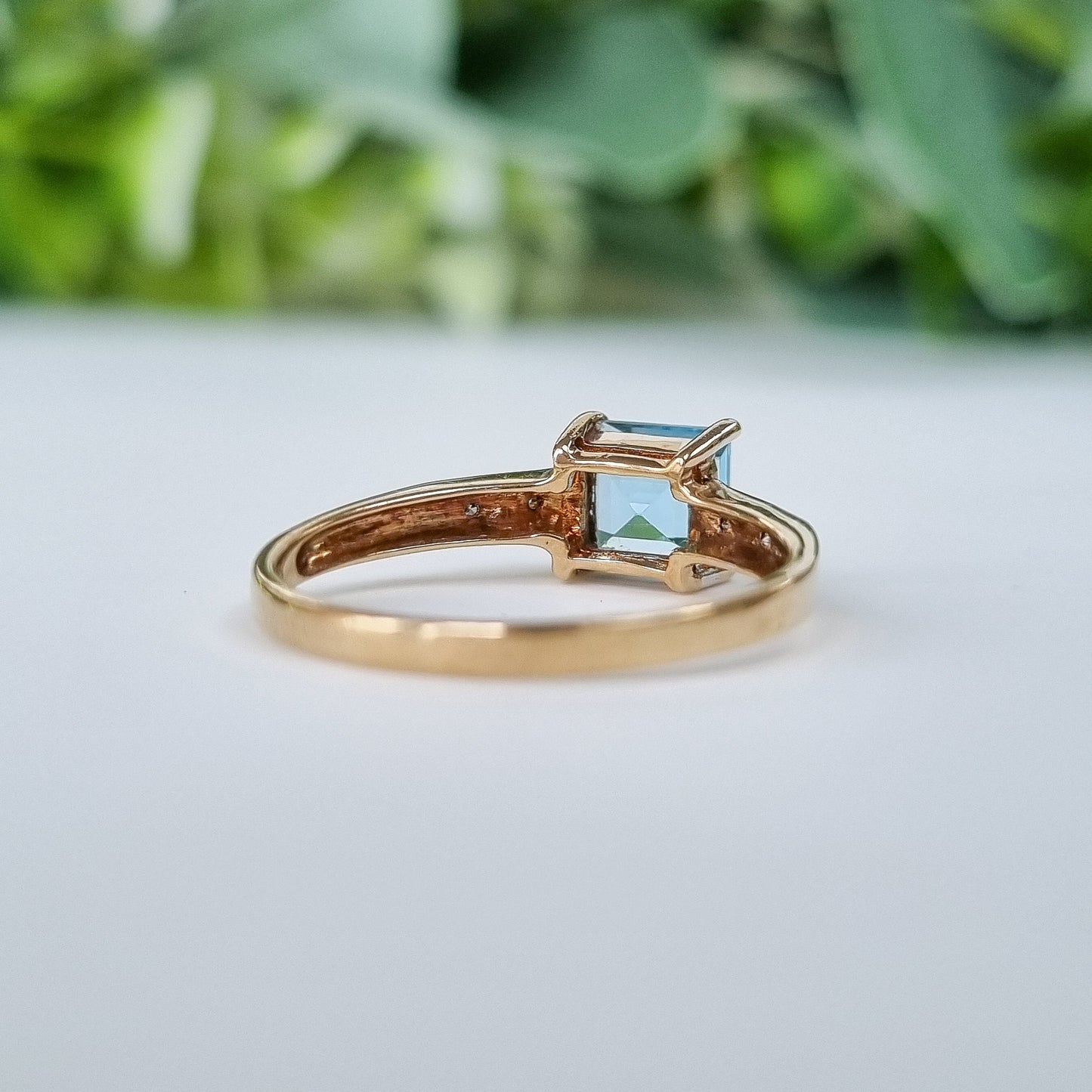 Vintage 9ct Topaz and Diamond Ring in 9ct Yellow Gold