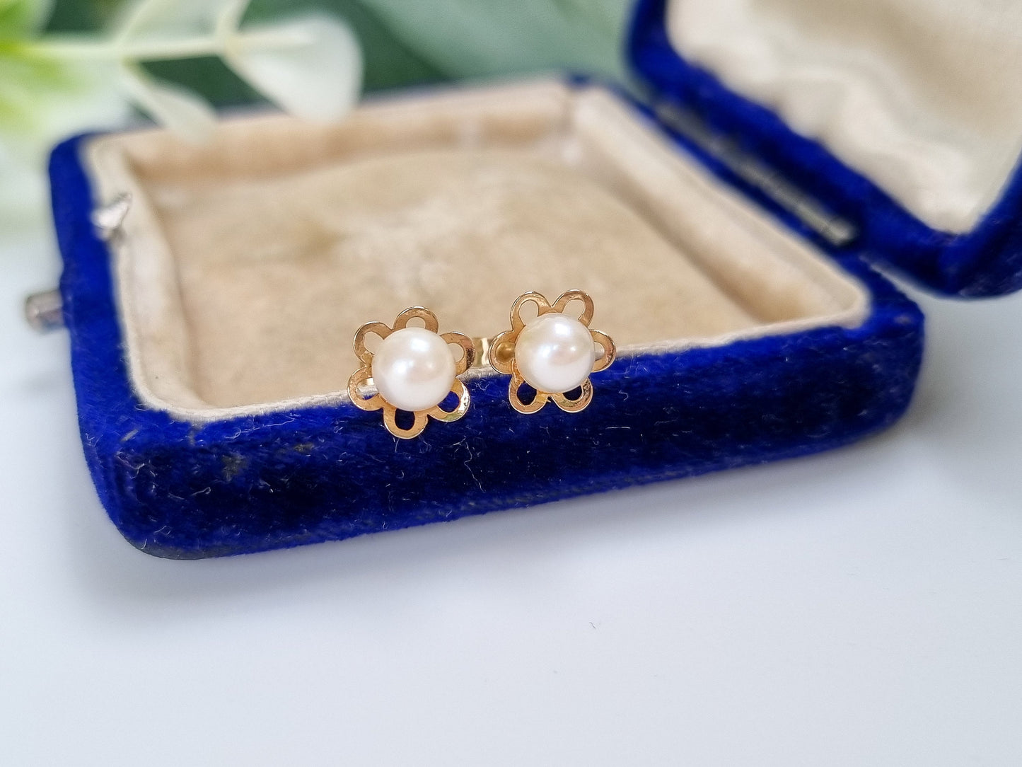 Vintage 9ct Gold Pearl Stud Earrings