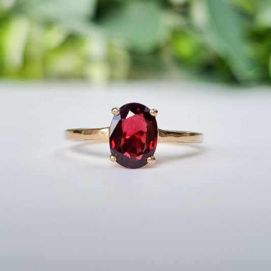 Vintage 9ct Yellow Gold Red Spinel Solitaire Ring