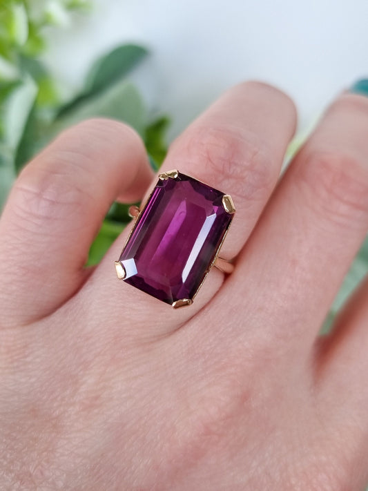 Vintage 18ct Yellow Gold Purple Sapphire Cocktail Ring