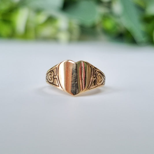 Vintage 9ct Yellow Gold Heart Signet Ring
