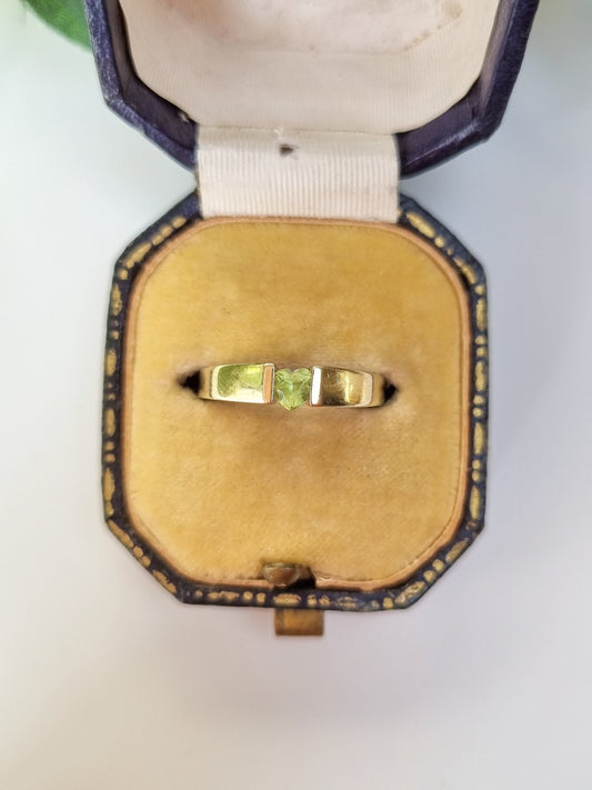 Vintage 9ct Yellow Gold Heart Cut Peridot Ring
